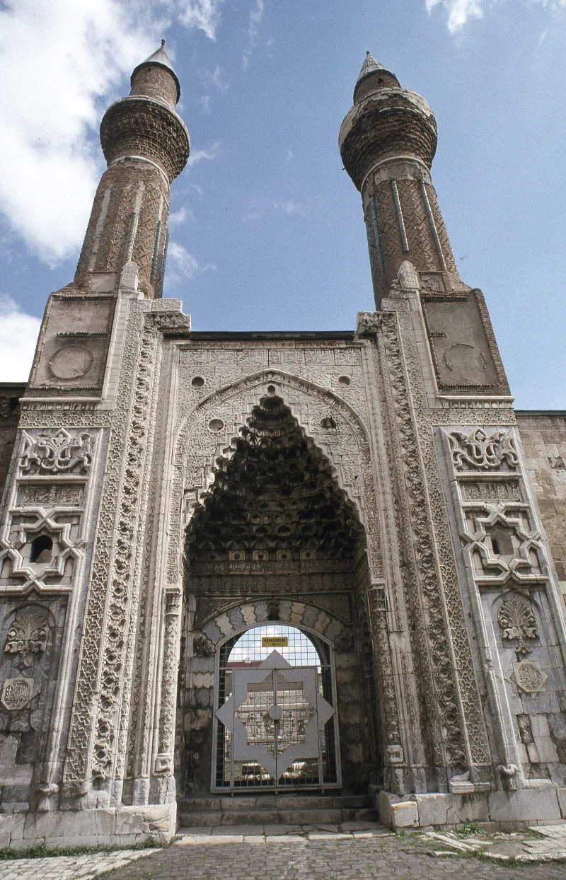 Sivas’taki Gök Medresesi — Selçukluların “Göksel Medresesi”