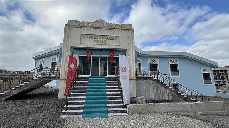 À Malatya, 57 des 125 mosquées détruites par les tremblements de terre ont été reconstruites et ouvertes au culte.