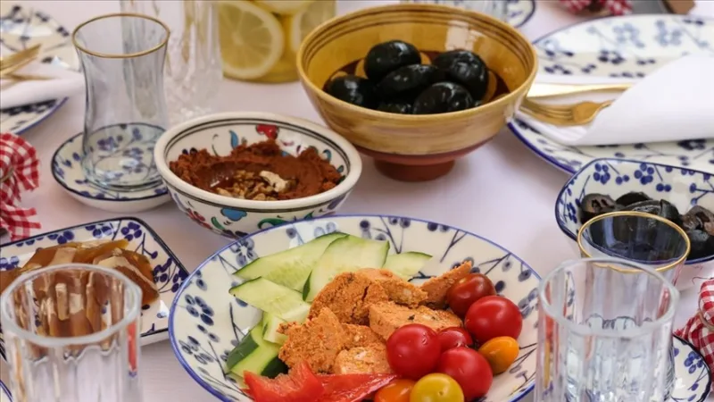 Eksperti iesaka pēc ramadāna „pakāpeniski atgriezties pie ierastā ēdienreizes režīma“