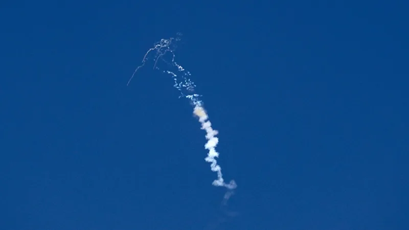 Il a été annoncé que le bâtiment des services de renseignement en Irak avait été pris pour cible par un drone