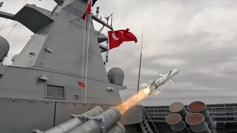 Az ATMACA hajóvédelmi rakéta telitalálattal eltalálta a szárazföldi célpontot