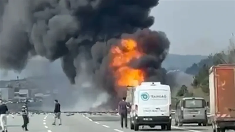 Un incendie s'est déclaré dans un camion sur l'autoroute du Nord de la Marmara