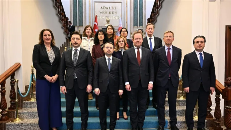 Le ministre de la Justice Gürlek a rencontré le ministre néerlandais de la Justice et de la Sécurité Van Weel