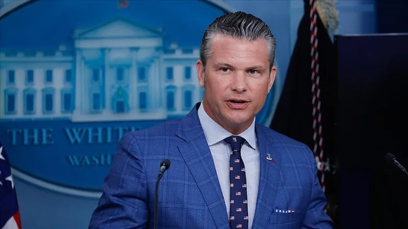 Le ministre américain de la Défense, Hegseth, a levé l'interdiction qui empêchait le personnel militaire de porter ses armes personnelles dans les bases