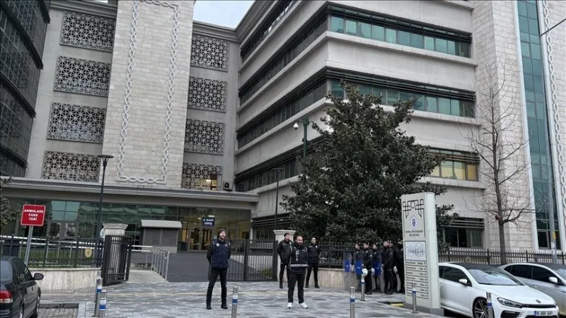 Le maire de la métropole de Bursa, Mustafa Bozbey, ainsi que 56 suspects ont été déférés devant la justice