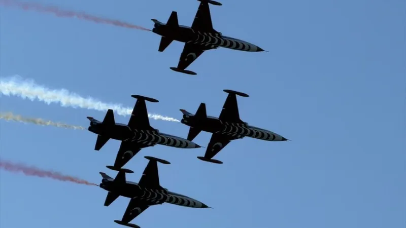 The Turkish Stars performed an aerial display in Çanakkale